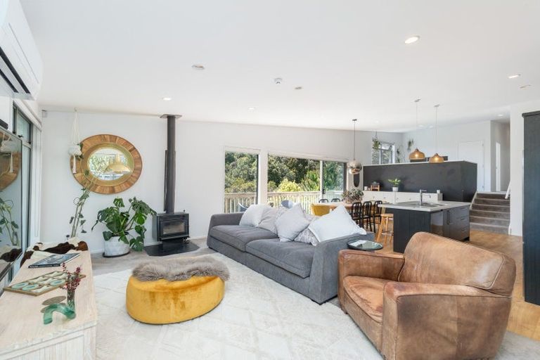 Photo of property in 32 Mount Marua Way, Timberlea, Upper Hutt, 5018