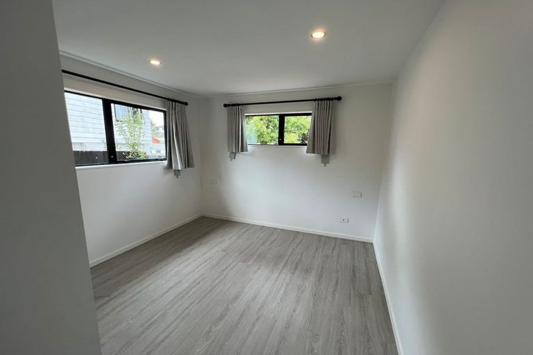 Photo of property in 3 Kerria Place, Sunnynook, Auckland, 0620