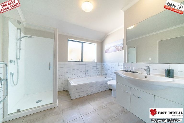 Photo of property in 220a Archers Road, Glenfield, Auckland, 0627