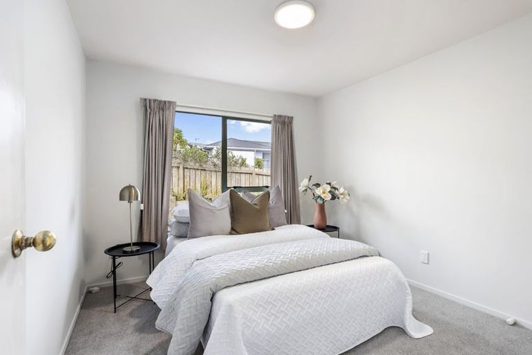 Photo of property in 1/43 Sungrove Rise, Sunnyvale, Auckland, 0612