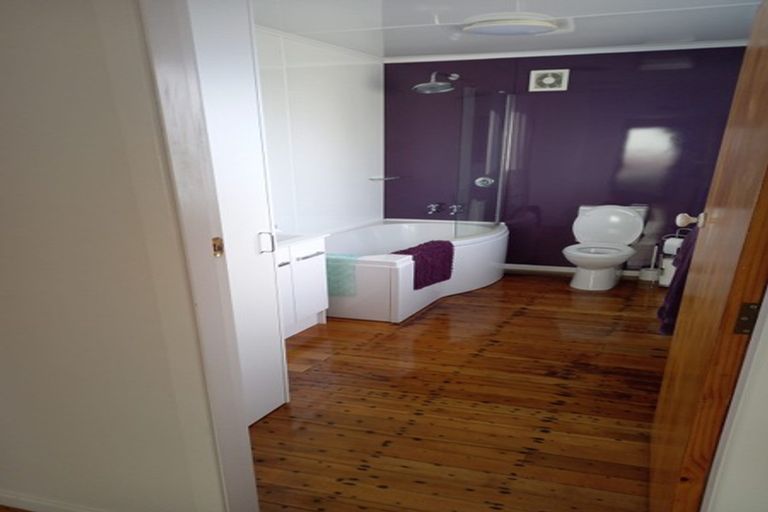 Photo of property in 1/15 Apu Crescent, Lyall Bay, Wellington, 6022