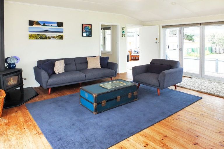 Photo of property in 11 Fabrin Street, Foxton Beach, Foxton, 4815