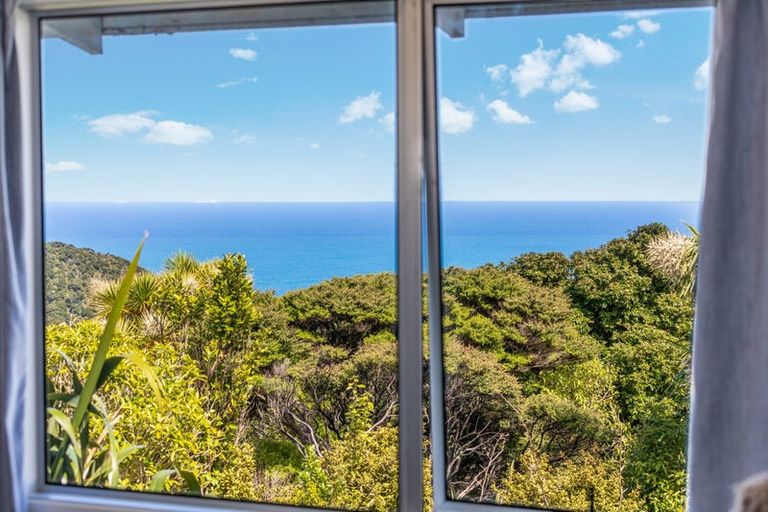 Photo of property in 13 Te Ahuahu Road, Piha, New Lynn, 0772