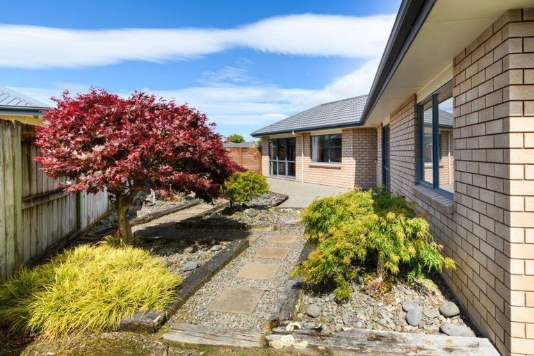 Photo of property in 5 Daniel Place, Kelvin Grove, Palmerston North, 4414
