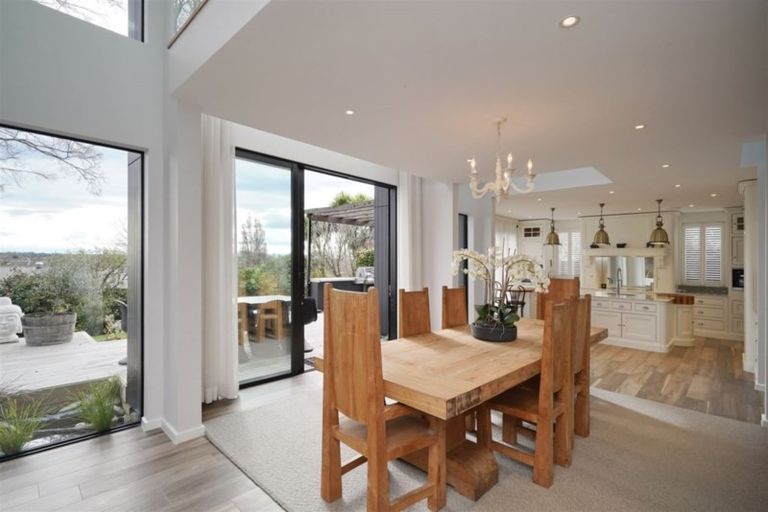 Photo of property in 14a Dyers Pass Road, Cashmere, Christchurch, 8022