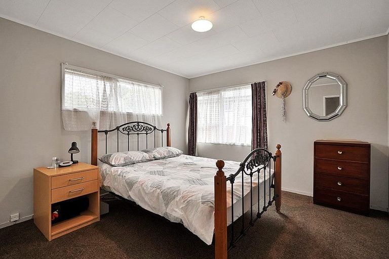 Photo of property in 1/20 Mile Place, Henderson, Auckland, 0612