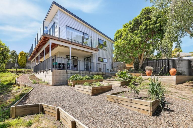 Photo of property in 31 Cannon Hill Crescent, Mount Pleasant, Christchurch, 8081