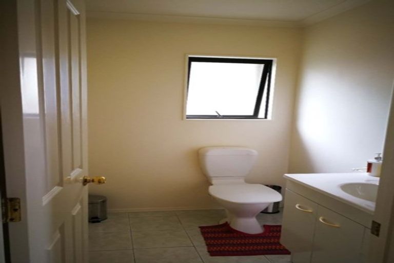 Photo of property in 62b Hogarth Rise, West Harbour, Auckland, 0618