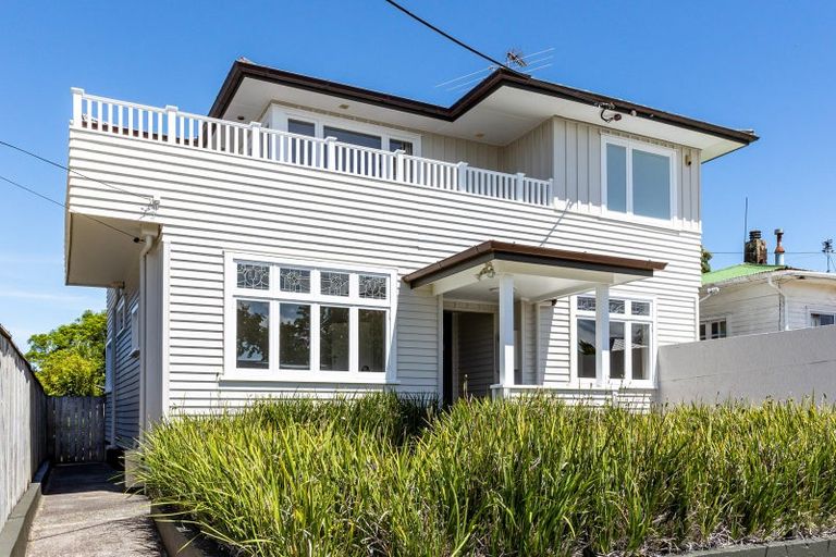 Photo of property in 5 Manor Place, Point Chevalier, Auckland, 1022