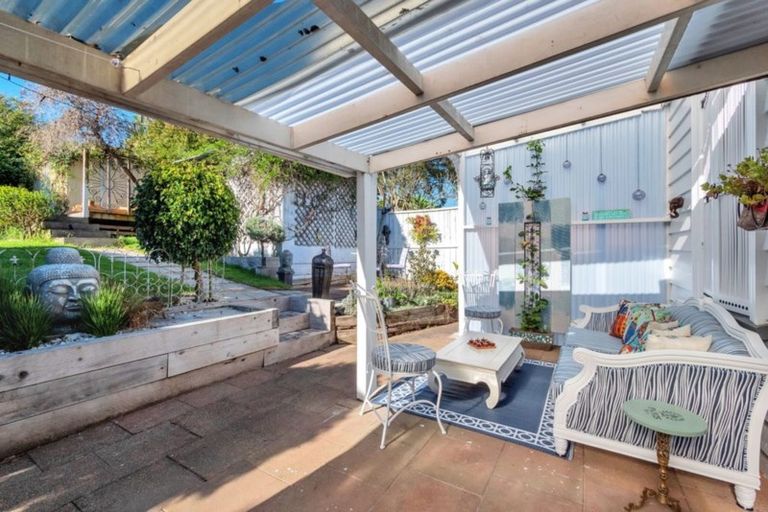 Photo of property in 11 Gow Street, Helensville, 0800