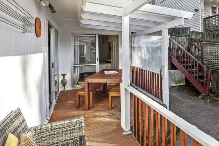 Photo of property in 5 Bird Grove, Stokes Valley, Lower Hutt, 5019