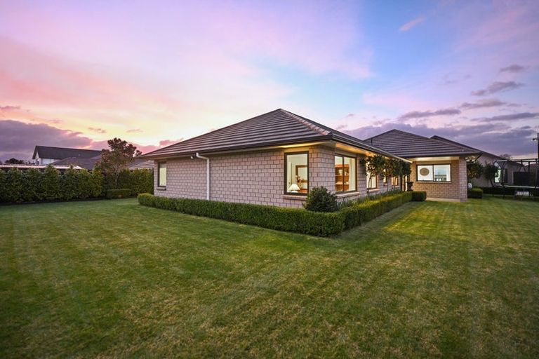 Photo of property in 202 Saint James Drive, Huntington, Hamilton, 3210