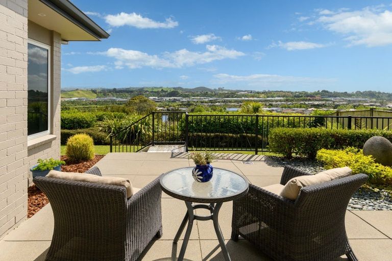 Photo of property in 11 Broadwater Close, Pyes Pa, Tauranga, 3112
