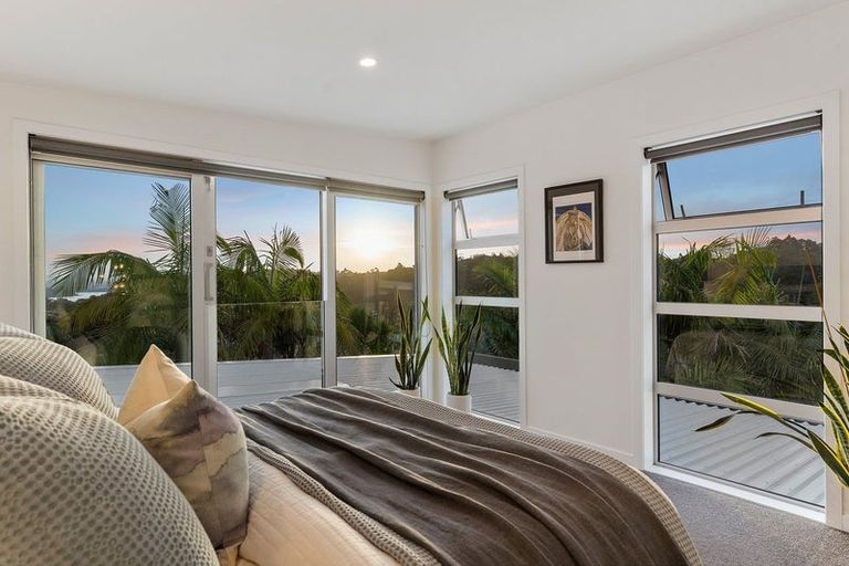 Photo of property in 104 Glendhu Road, Bayview, Auckland, 0629