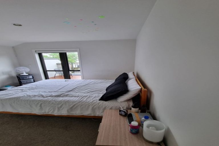 Photo of property in 8/36 John Jennings Drive, Oteha, Auckland, 0632