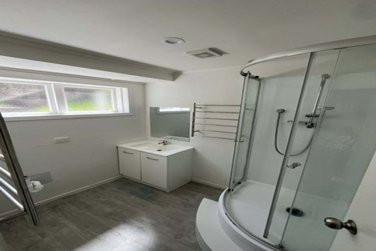 Photo of property in 68 Gladstone Road, Northcote, Auckland, 0627