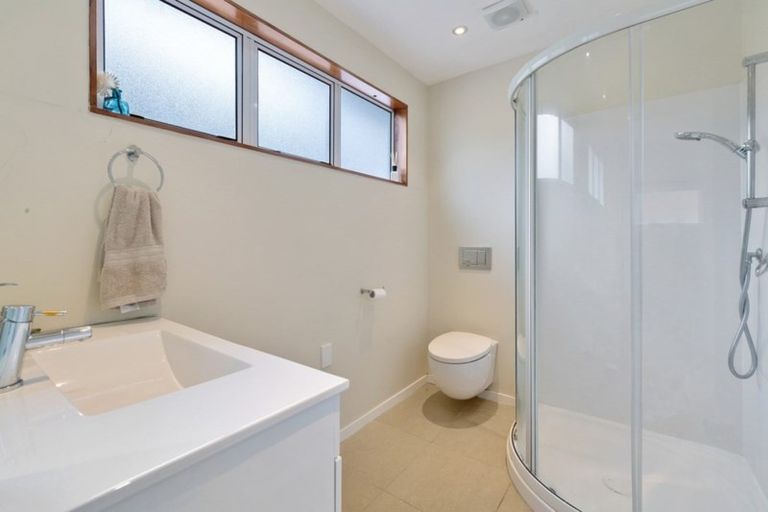 Photo of property in 52 Homewood Avenue, Karori, Wellington, 6012