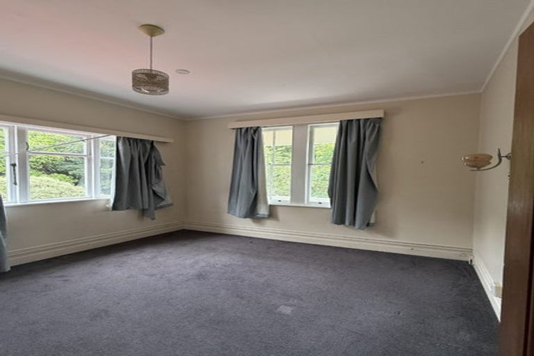 Photo of property in 143 Wadestown Road, Wadestown, Wellington, 6012