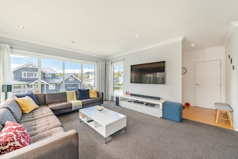 Photo of property in 35 Kurth Crescent, Silverstream, Upper Hutt, 5019
