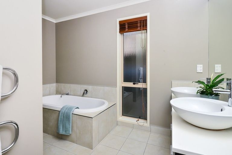 Photo of property in 6 Cleeve Close, Huntington, Hamilton, 3210