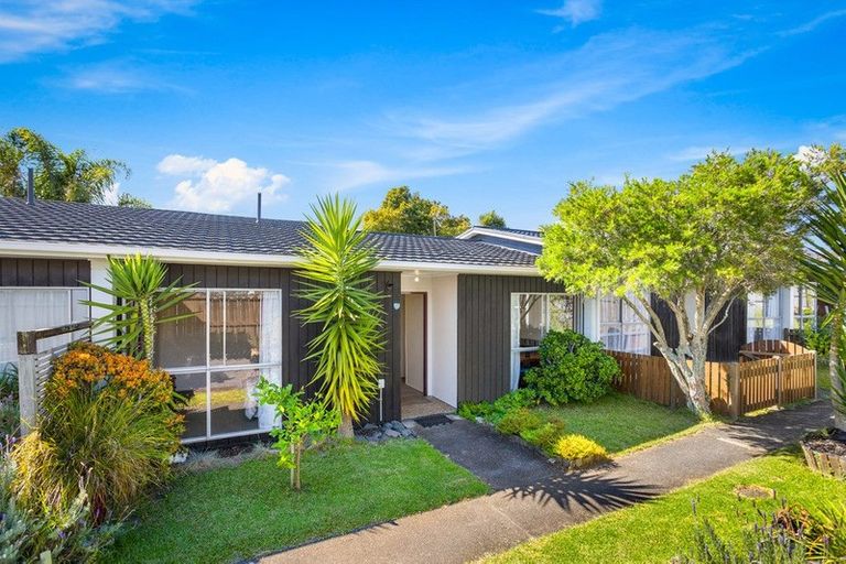 Photo of property in 4/109a Te Atatu Road, Te Atatu South, Auckland, 0610
