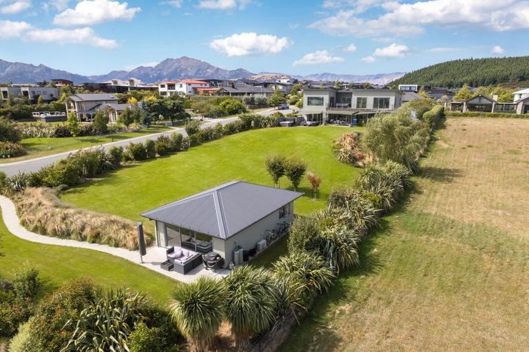 Photo of property in 28 Minaret Ridge, Wanaka, 9305