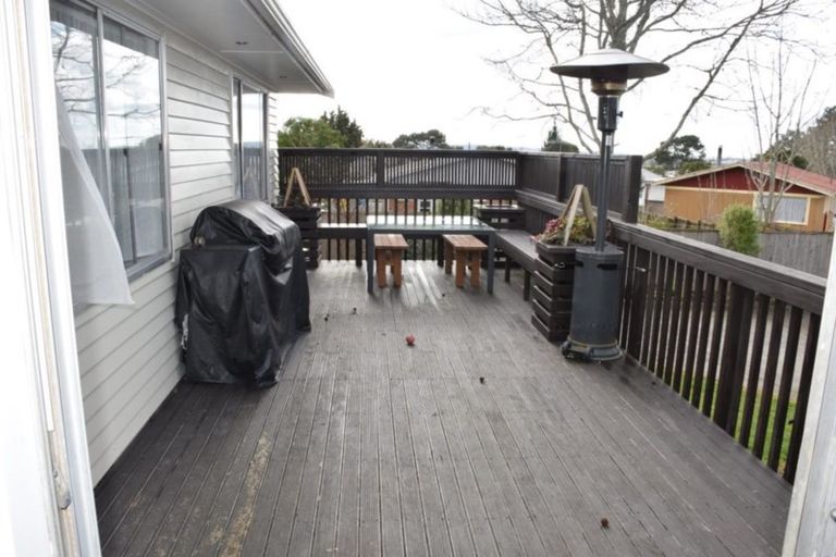 Photo of property in 9 Tracey Terrace, Te Atatu South, Auckland, 0602