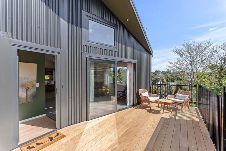 Photo of property in 120 Mangorei Road, Merrilands, New Plymouth, 4312