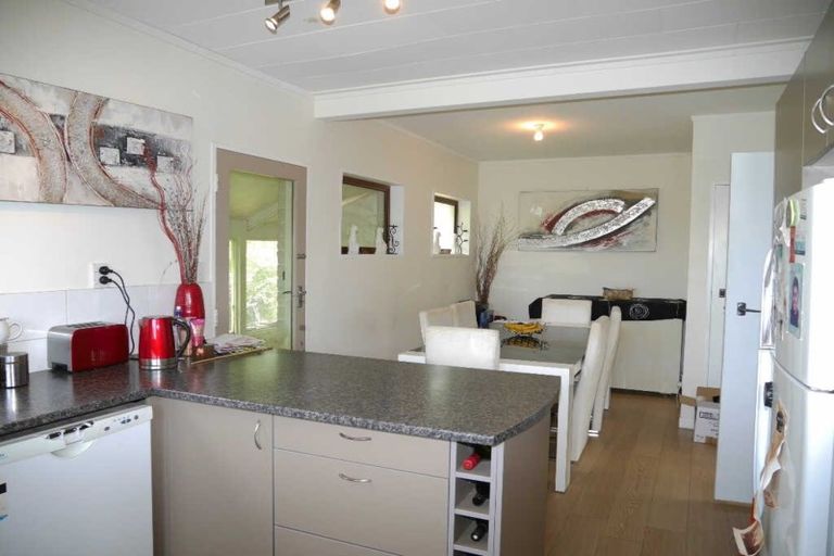 Photo of property in 16 Island View Terrace, Waikanae Beach, Waikanae, 5036