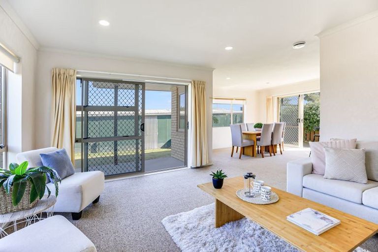 Photo of property in 18b Abergeldie Way, Cambridge, 3434