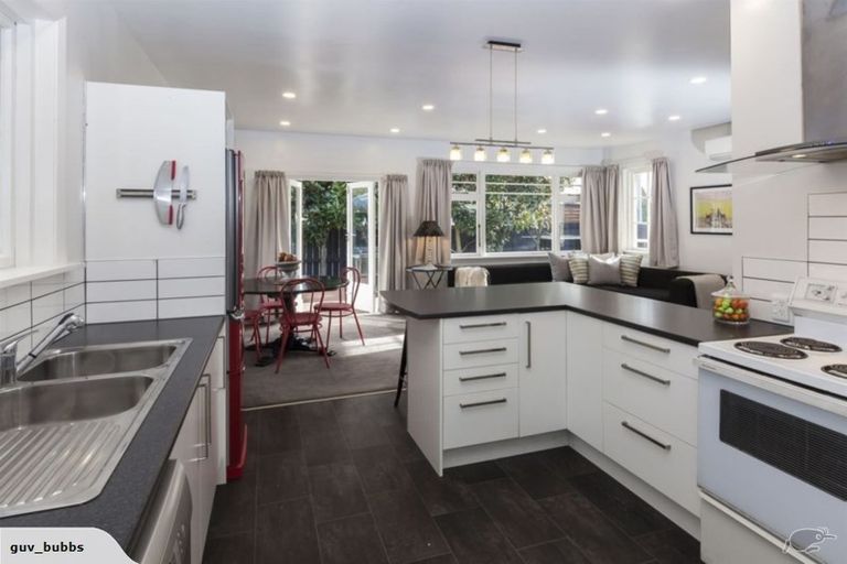 Photo of property in 104 Retreat Road, Avonside, Christchurch, 8061