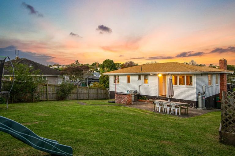 Photo of property in 2 Seine Road, Forrest Hill, Auckland, 0620