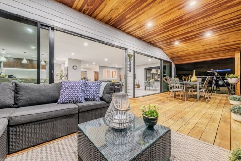 Photo of property in 74 Craig Road, Maraetai, Auckland, 2018