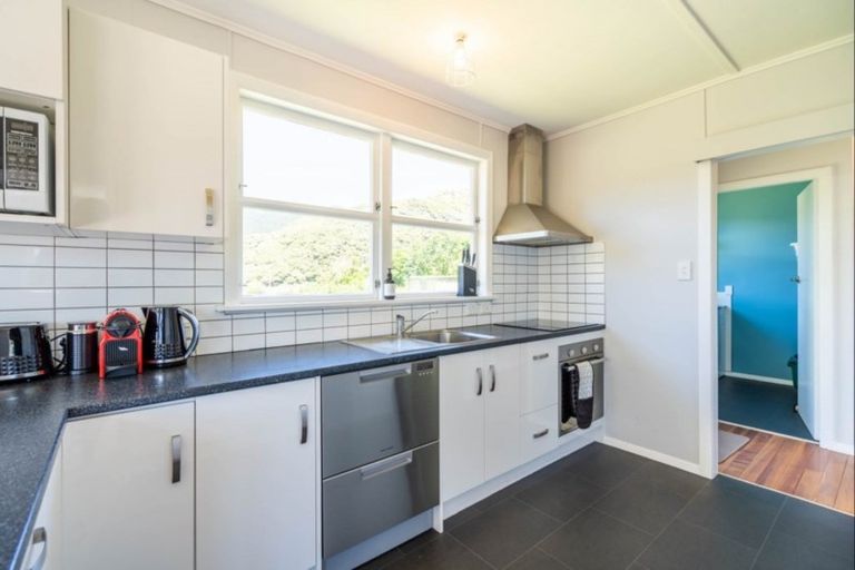 Property details for 104 Tilley Road, Paekakariki, 5034