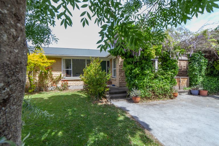 Photo of property in 5 Burrows Place, Ilam, Christchurch, 8041