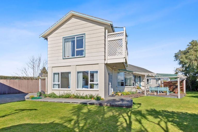 Photo of property in 93 Farquhars Road, Redwood, Christchurch, 8051