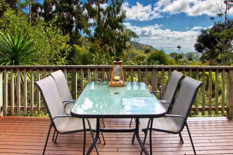 Photo of property in 107 Lone Kauri Road, Karekare, Auckland, 0772