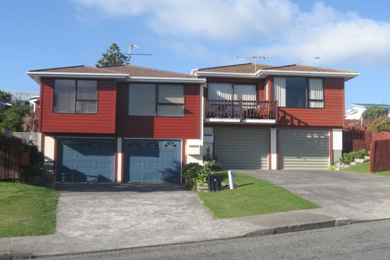 Photo of property in 2b Whanake Street, Titahi Bay, Porirua, 5022