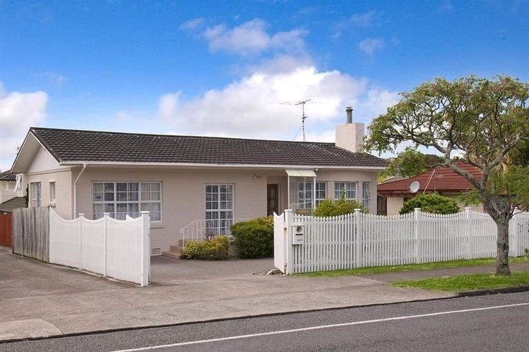 Photo of property in 144a Bucklands Beach Road, Bucklands Beach, Auckland, 2012
