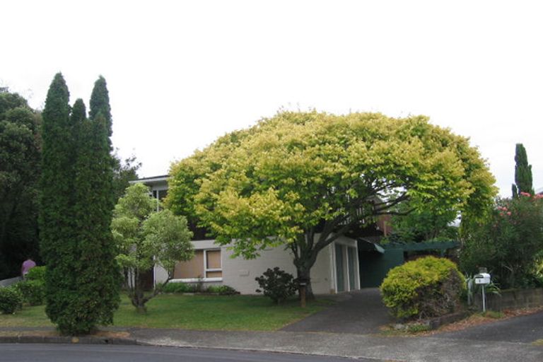 Photo of property in 10 Kerrymaria Place, Hillcrest, Auckland, 0627