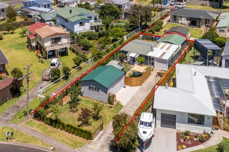 Photo of property in 19 West Crescent, Te Puru, Thames, 3575