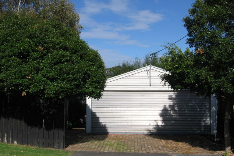 Photo of property in 32 Kiteroa Terrace, Rothesay Bay, Auckland, 0630