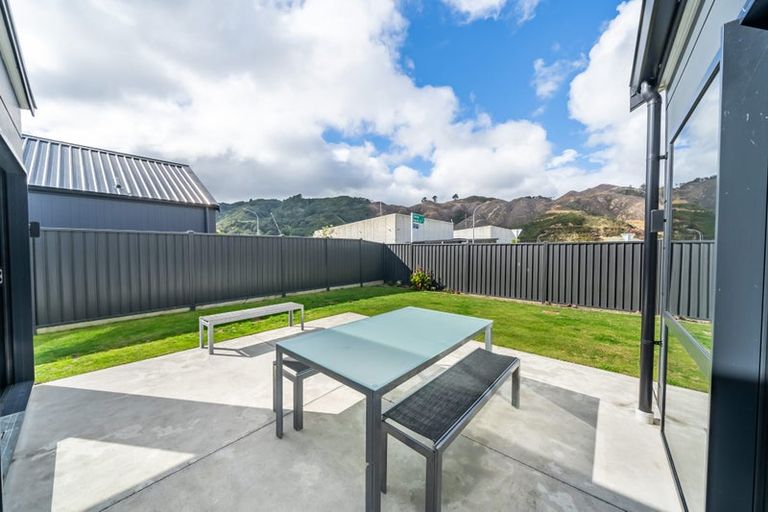 Photo of property in 15 Cynisca Crescent, Wallaceville, Upper Hutt, 5018
