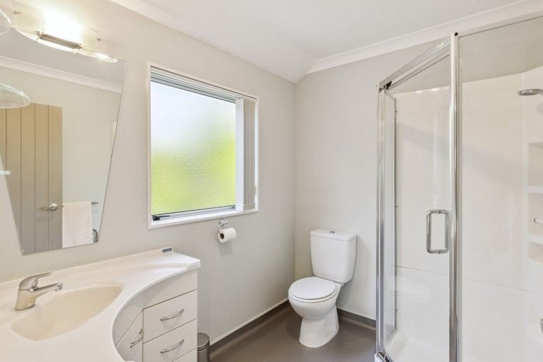 Photo of property in 43 Quadrant Heights, Paraparaumu, 5032