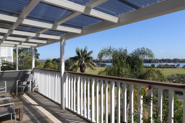 Photo of property in 38 Waterview Road, Stanley Point, Auckland, 0624