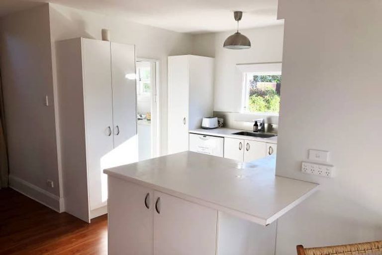 Photo of property in 11 Woodville Street, Edgeware, Christchurch, 8013