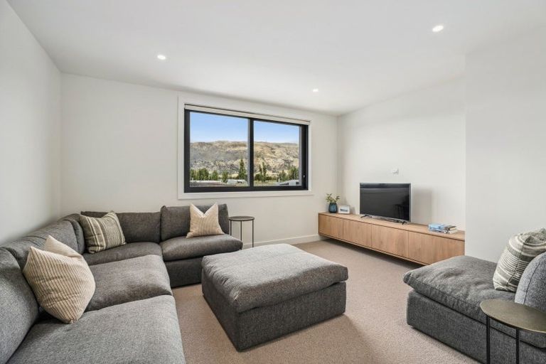 Photo of property in 27 Rubus Street, Wanaka, 9382