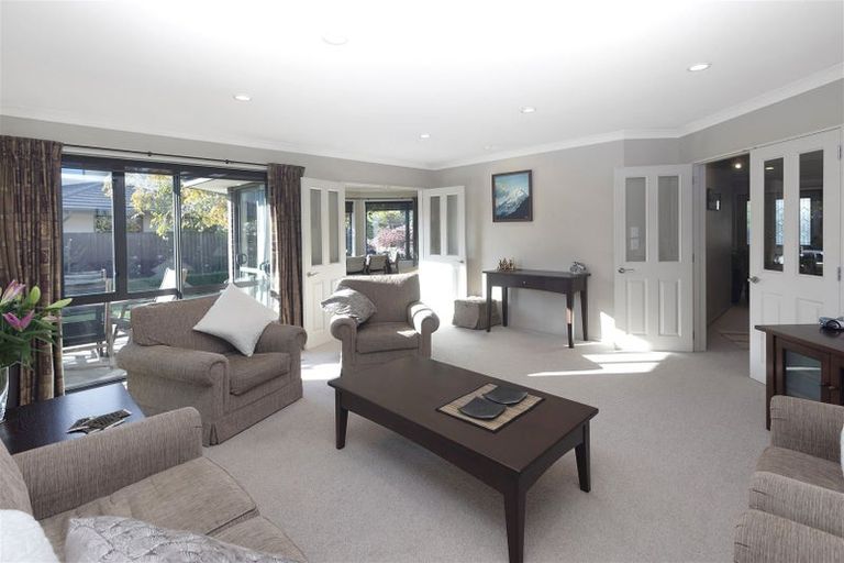 Photo of property in 4 Vaughan Way, Redwood, Christchurch, 8051