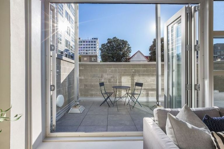 Photo of property in St Pauls Apartments, 44/43 Mulgrave Street, Thorndon, Wellington, 6011