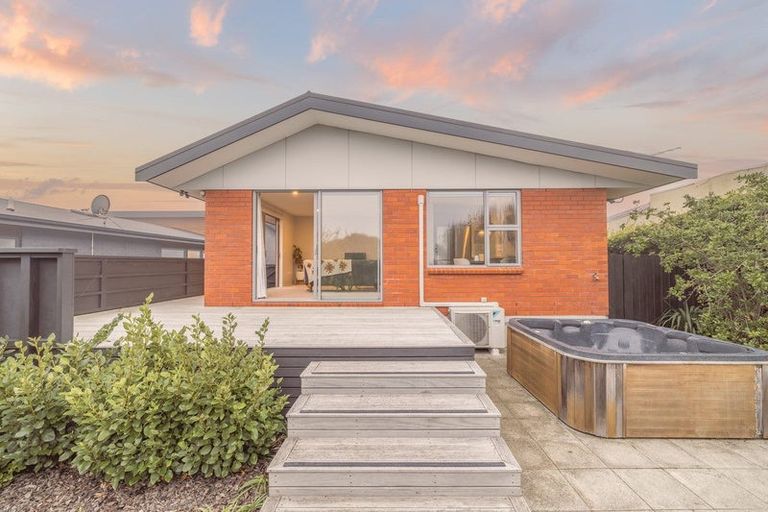 Photo of property in 2/518 Marine Parade, South New Brighton, Christchurch, 8062